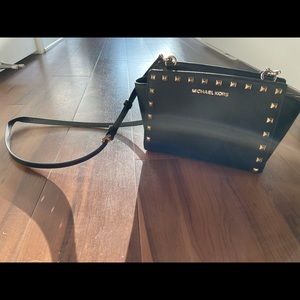 Michael Kors crossbody small/mid size purse